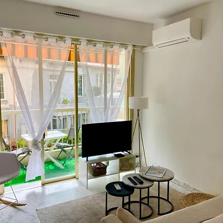 Elegant With Private Sunny Terrace Prime Location Ac & High-speed Wifi *