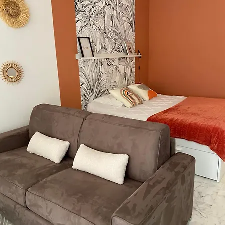 Elegant With Private Sunny Terrace Prime Location Ac & High-speed Wifi